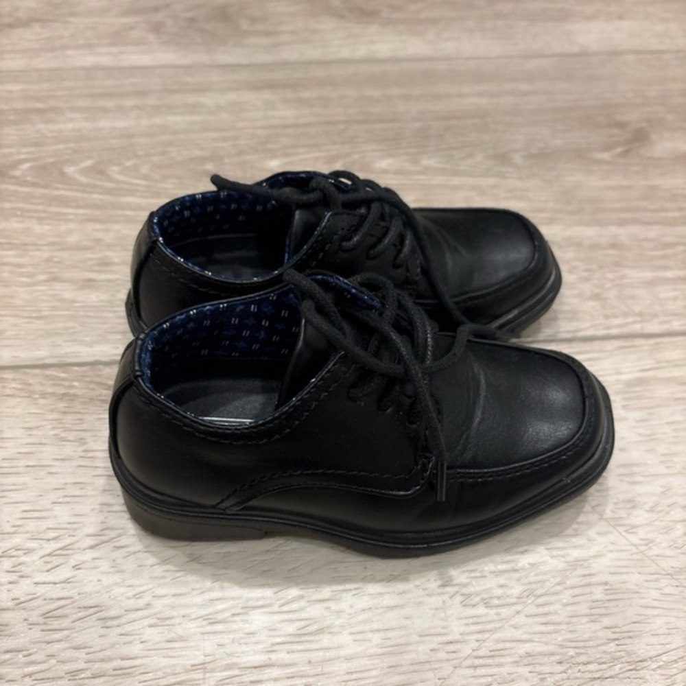 Toddler boys black formal dress shoes size 8 wedding party event school